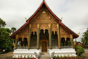 640px-Wat_Mahathat_temple_(Laos2009)